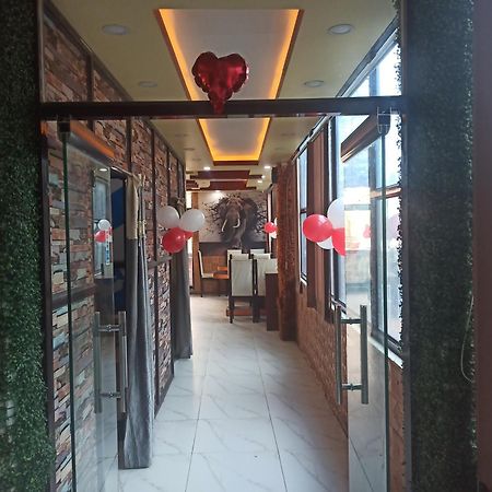 Atithi The Food Palace And Hotel جاناكبور المظهر الخارجي الصورة